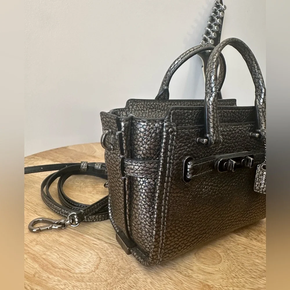 ⭐️ Coach Metallic Mini Swagger 15 - Picture 3 of 8